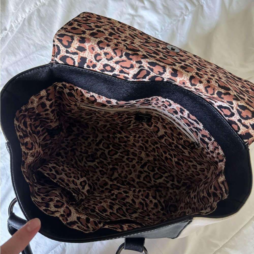 Guess Handbag - Picture 3 of 3